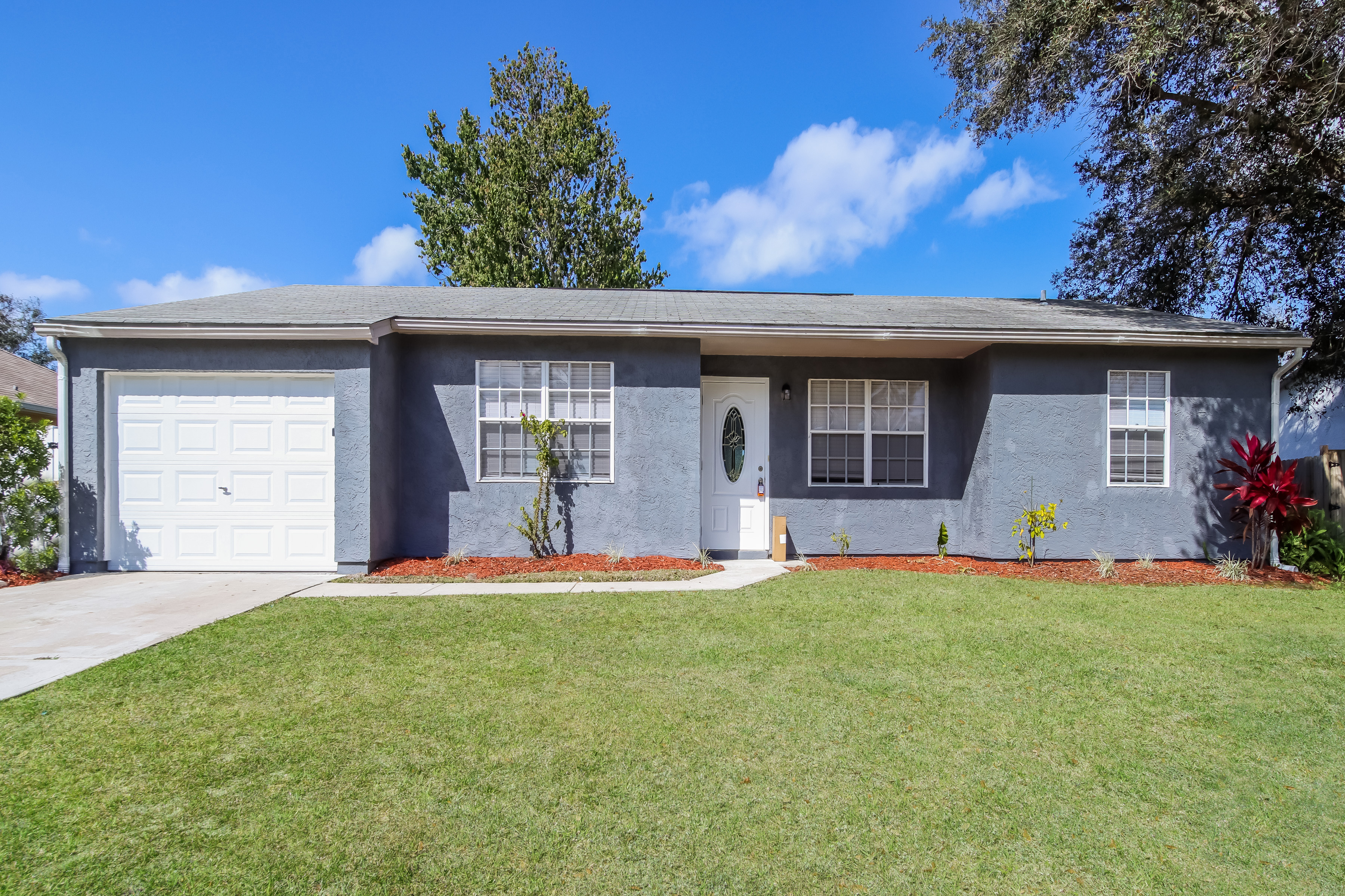 861 AMERICANA BLVD N W PALM BAY, FL 32907